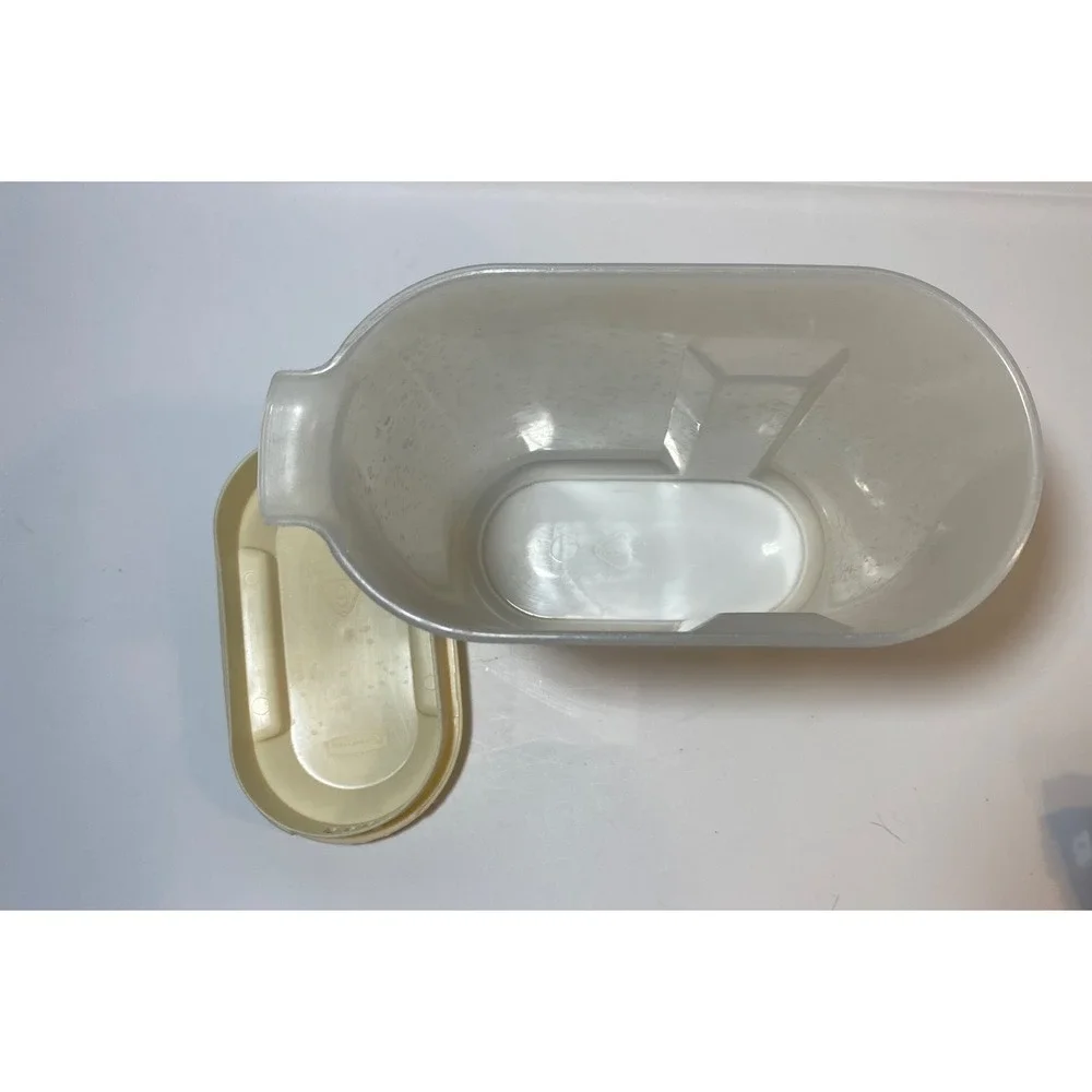 Rubbermaid‎ Servin Saver Pitcher 2.25 Qt 2.1 L Vintage Almond Lid 0940 1091